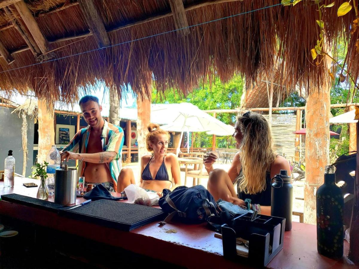 The All Inclusive Hostel - Food, Drinks And Transportation To The Beach And Cenotes Тулум Екстер'єр фото