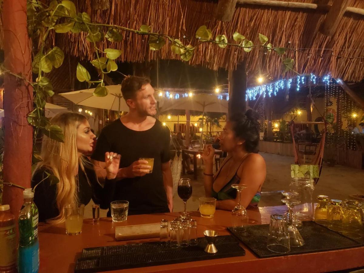 The All Inclusive Hostel - Food, Drinks And Transportation To The Beach And Cenotes Тулум Екстер'єр фото