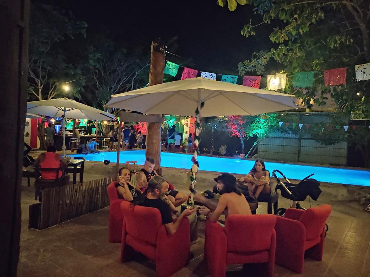 The All Inclusive Hostel - Food, Drinks And Transportation To The Beach And Cenotes Тулум Екстер'єр фото
