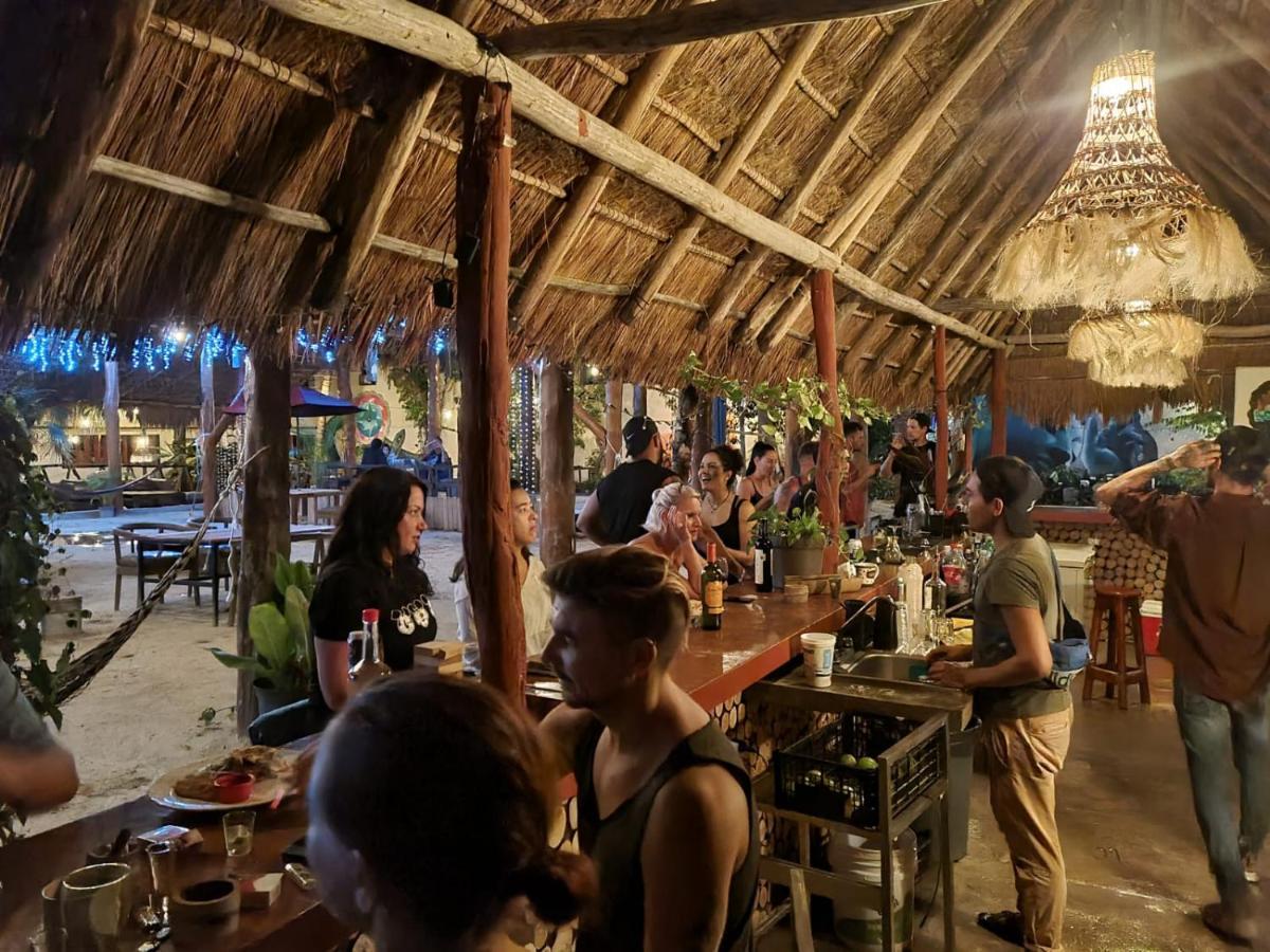 The All Inclusive Hostel - Food, Drinks And Transportation To The Beach And Cenotes Тулум Екстер'єр фото