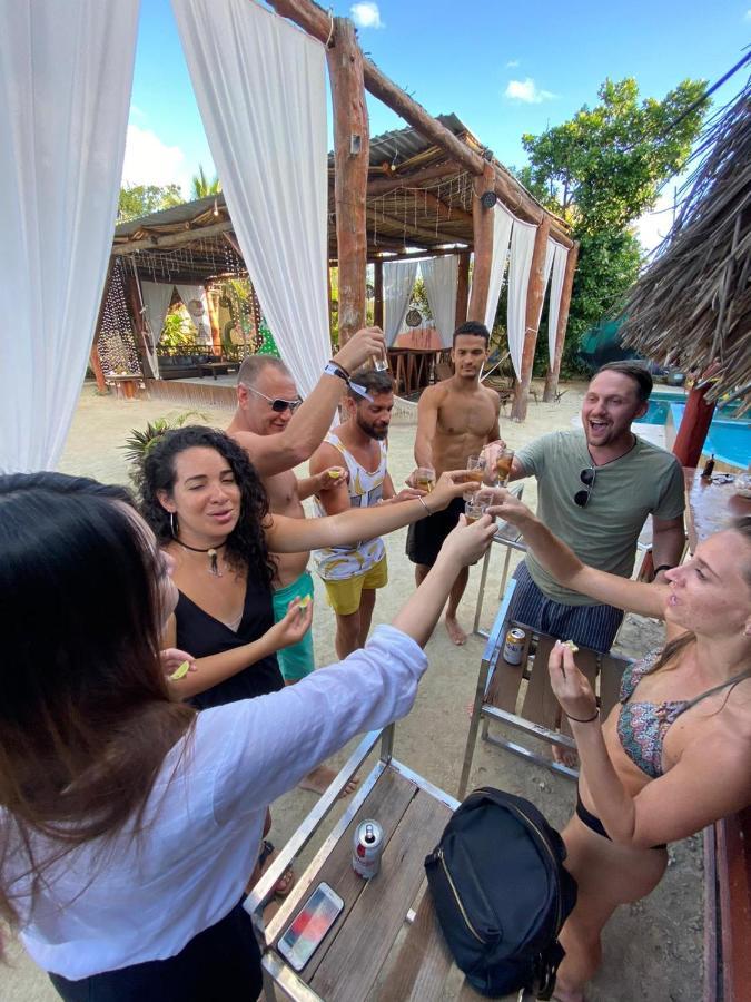 The All Inclusive Hostel - Food, Drinks And Transportation To The Beach And Cenotes Тулум Екстер'єр фото