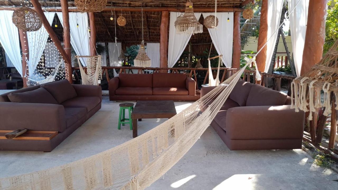 The All Inclusive Hostel - Food, Drinks And Transportation To The Beach And Cenotes Тулум Екстер'єр фото