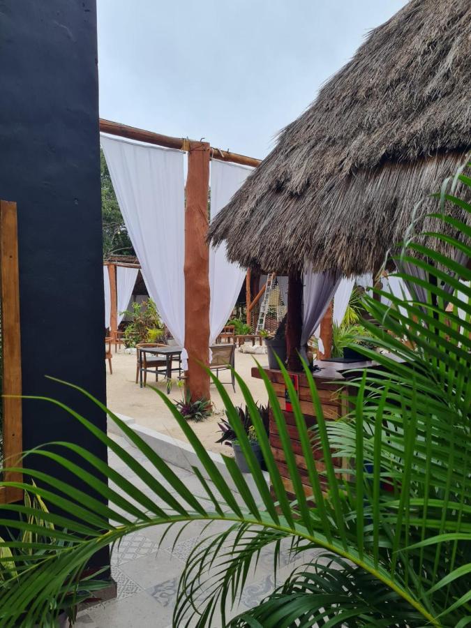 The All Inclusive Hostel - Food, Drinks And Transportation To The Beach And Cenotes Тулум Екстер'єр фото