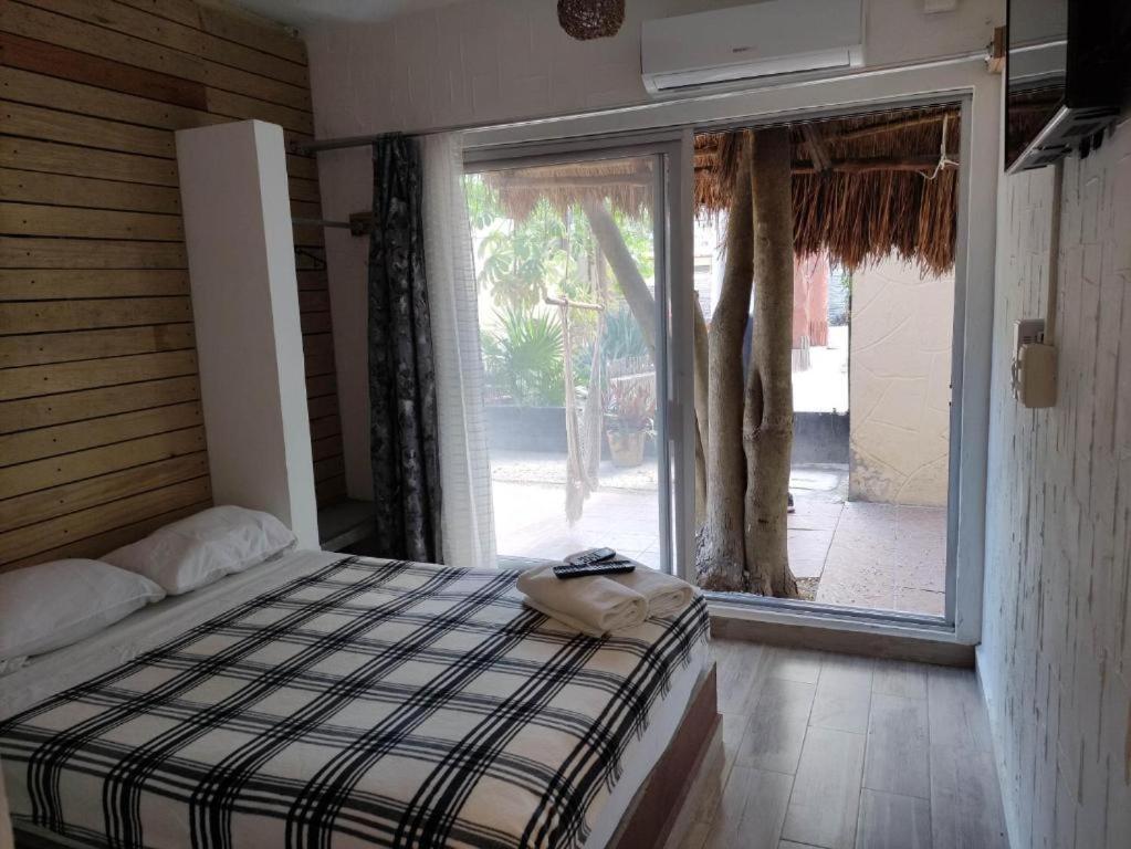 The All Inclusive Hostel - Food, Drinks And Transportation To The Beach And Cenotes Тулум Екстер'єр фото